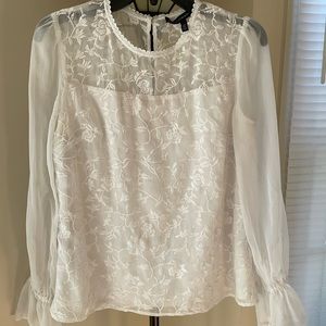 White House Black Market Lace Long Sleeved Flowy Top with Undershirt Size 2